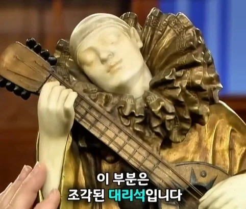 벼룩시장에서 산 조각상의 엄청난 가치.jpg_15.webp