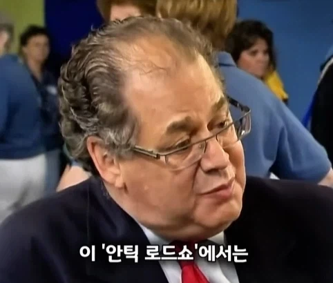 벼룩시장에서 산 조각상의 엄청난 가치.jpg_18.webp
