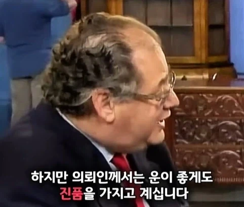 벼룩시장에서 산 조각상의 엄청난 가치.jpg_21.webp