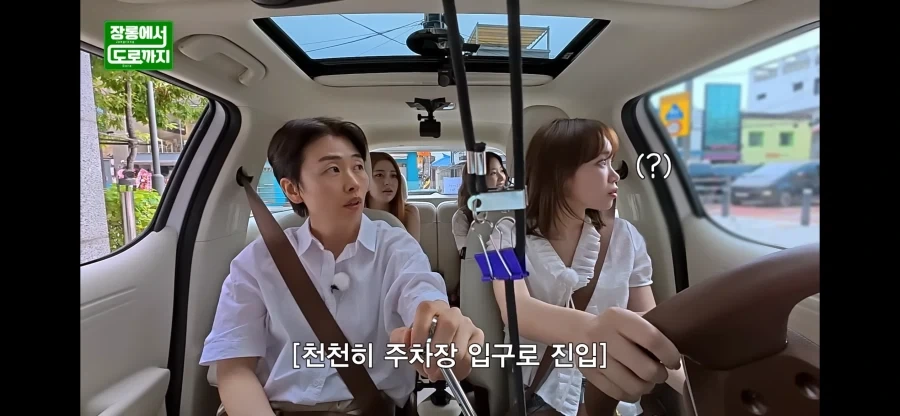 회사 입구컷 당하는 아이도루_1.webp