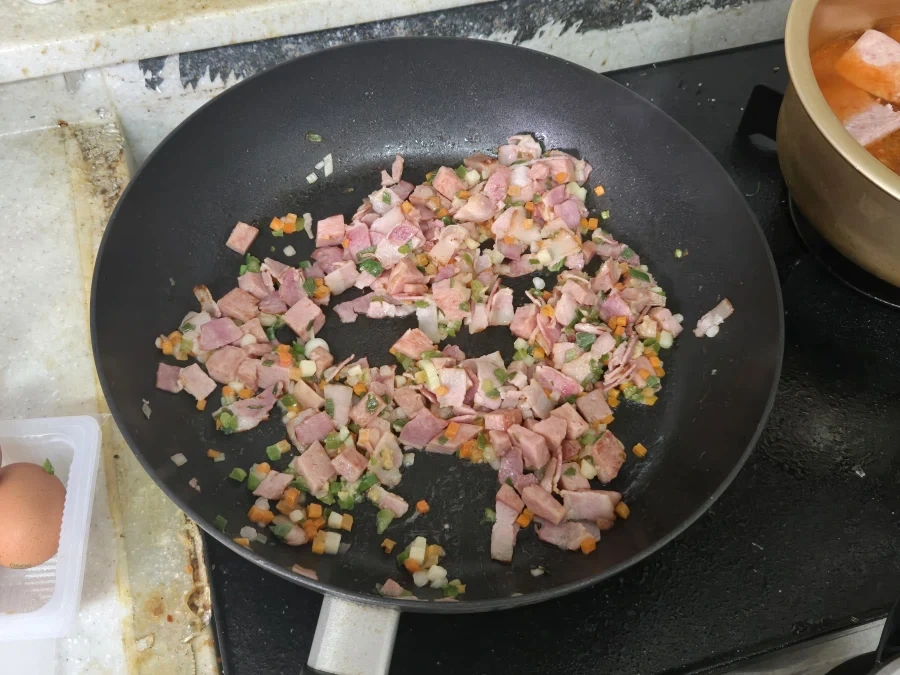 맛있는 볶음밥 만드는데 많은거 필요없다_1.webp