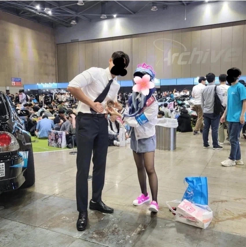 씹덕들이 행사장 가면 자주 겪는다고 하는 요청.jpg_3.webp