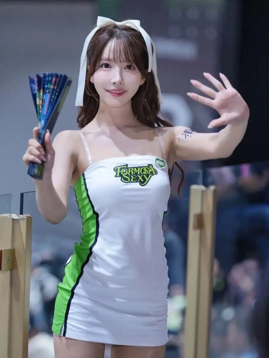 성관계 영상이 떠돌고 있는 현직 치어리더_1.webp