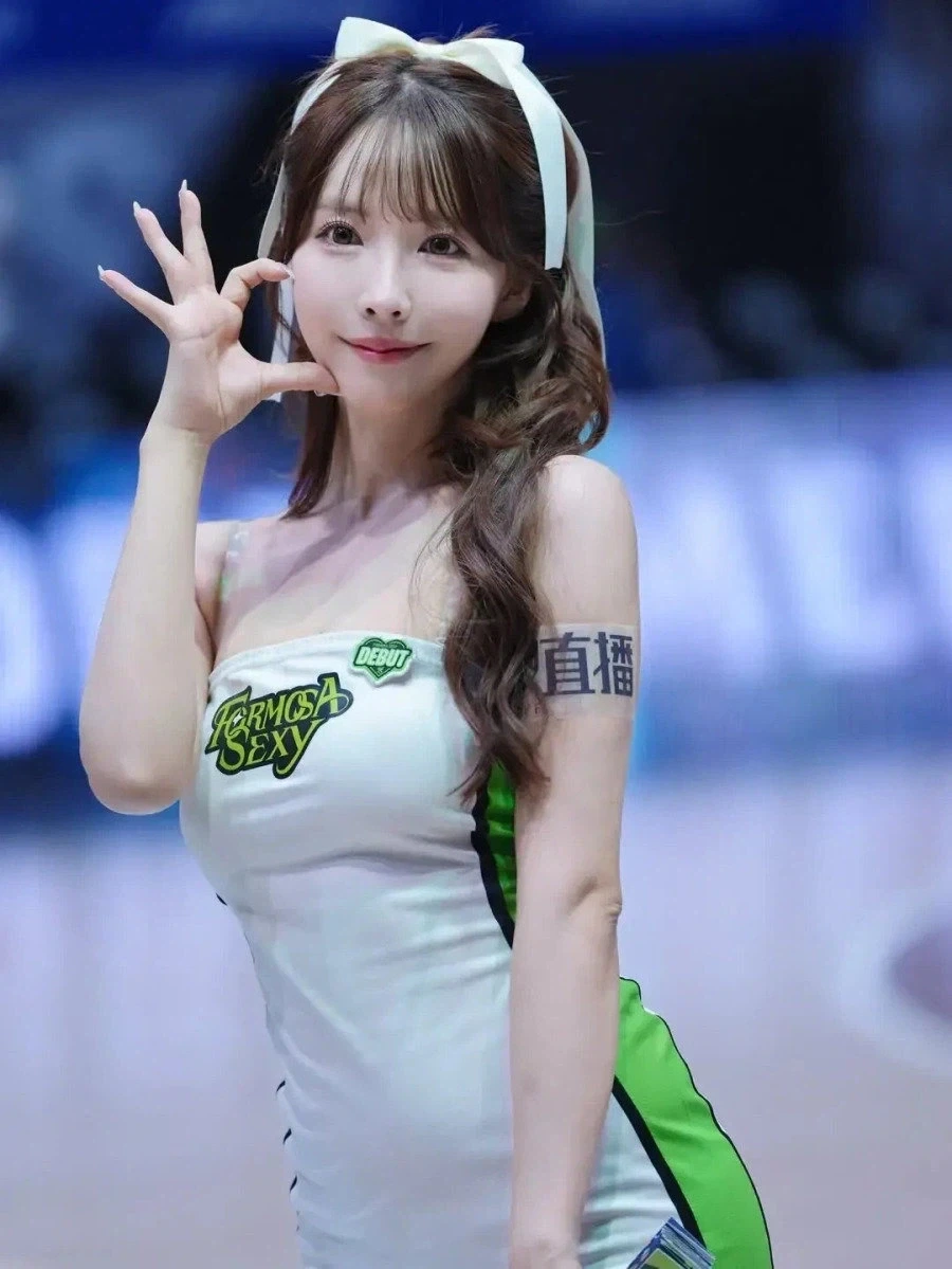 성관계 영상이 떠돌고 있는 현직 치어리더_2.webp