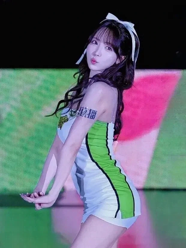 성관계 영상이 떠돌고 있는 현직 치어리더_6.webp
