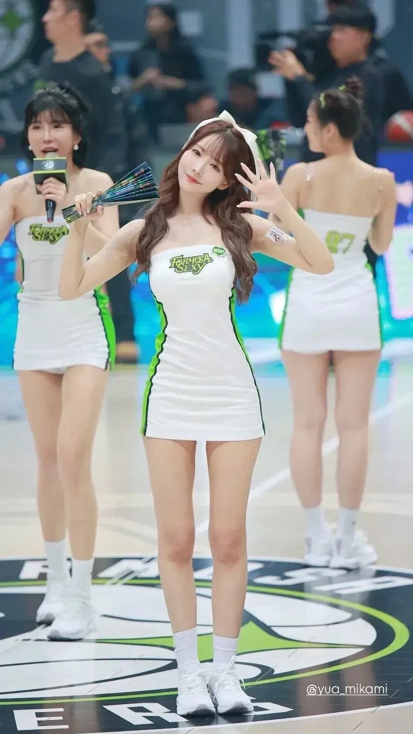 성관계 영상이 떠돌고 있는 현직 치어리더_8.webp