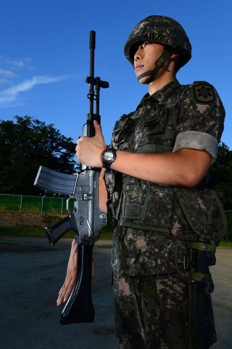 총기 개머리판으로 쳐서 기절시키는 방법.jpg_1.webp