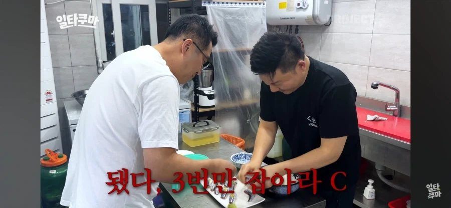 초밥왕) 명인의 기술이라고 칭송받는 초밥 쥐기_5.webp