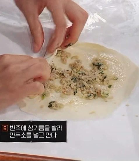 만두를 분리해서 요리를 만듬_8.webp