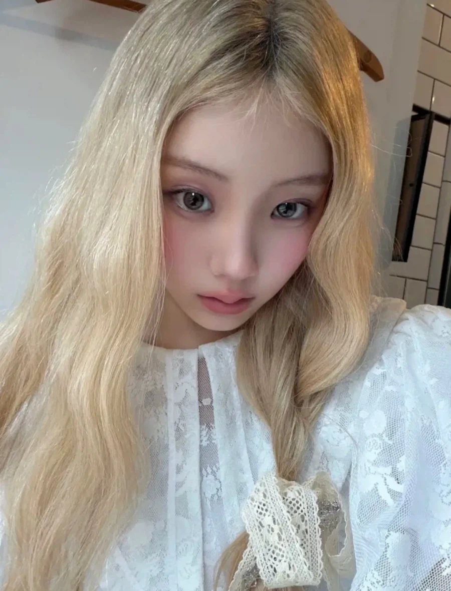 금발로 염색한 아일릿 원희.jpg_1.webp