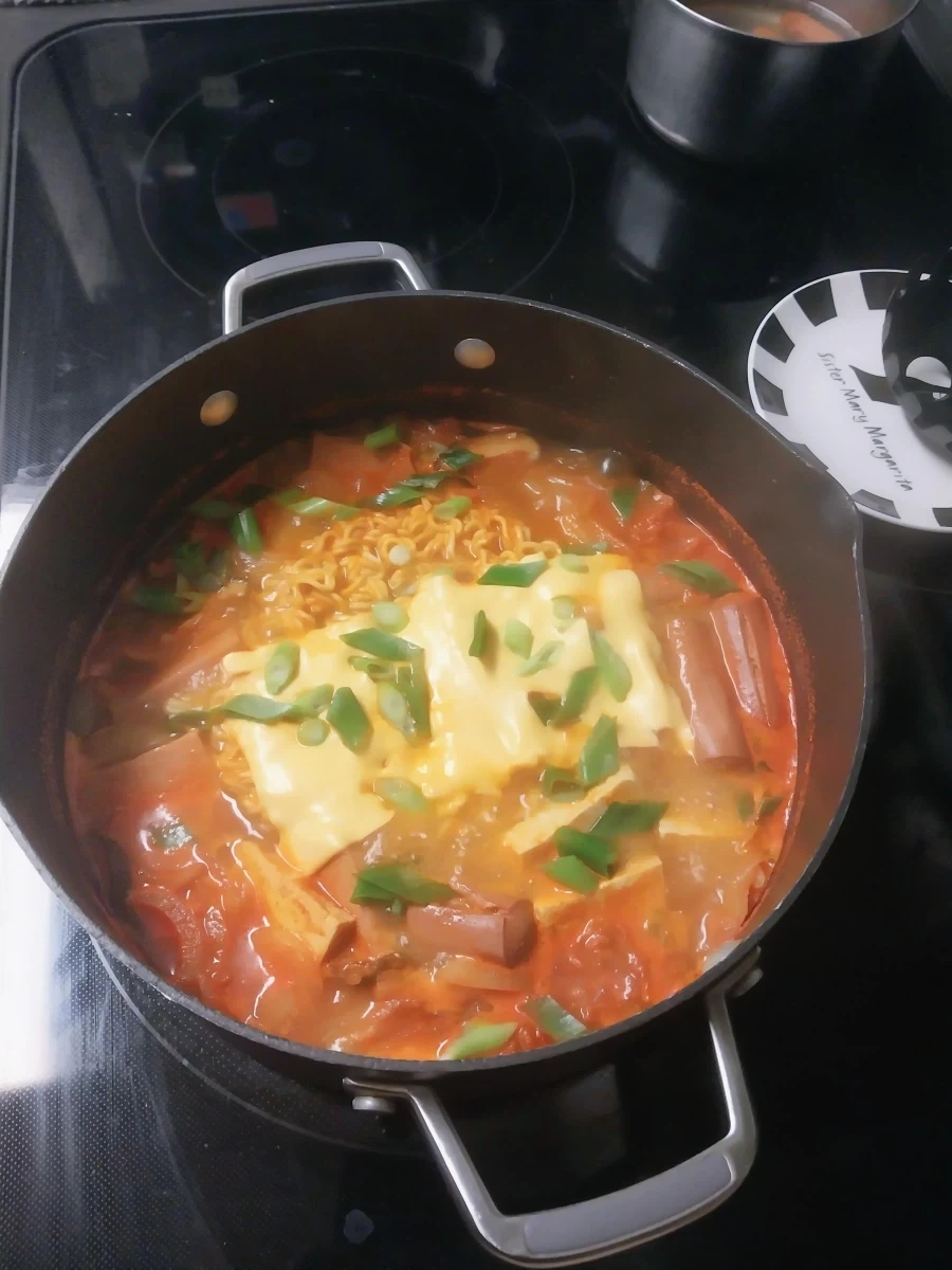 부대찌개를 만들어본 외국인_2.webp