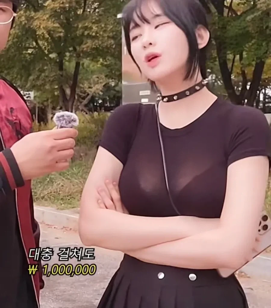 100만원 가치의 옷을 입고 다니는 여자.jpg_2.webp