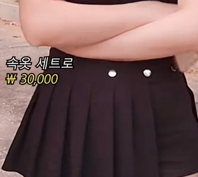 100만원 가치의 옷을 입고 다니는 여자.jpg_8.webp