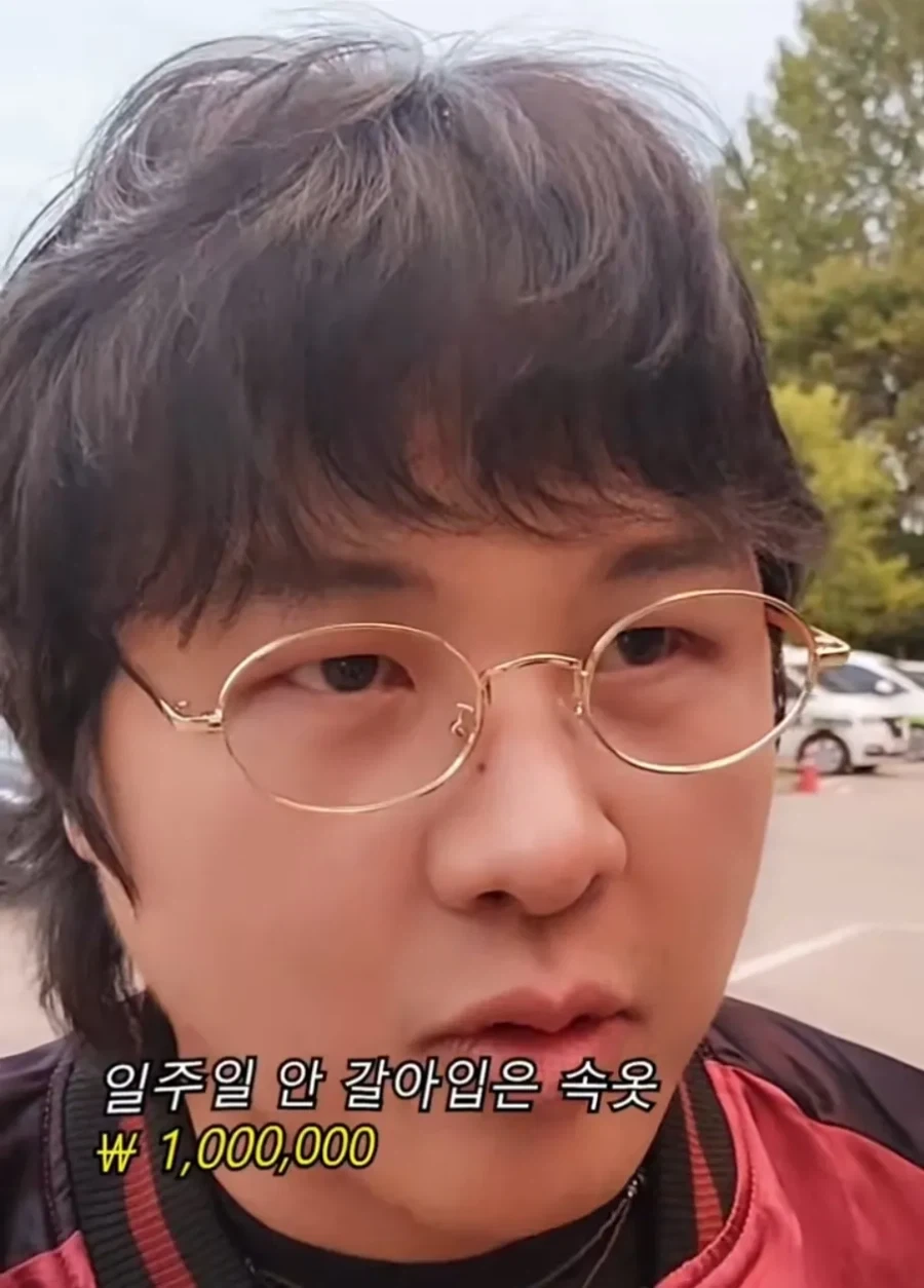 100만원 가치의 옷을 입고 다니는 여자.jpg_11.webp