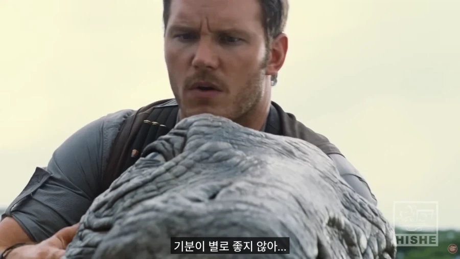 쥬라기 월드) 사경을 헤매느라 사람을 착각한 아파토사우루스_1.webp