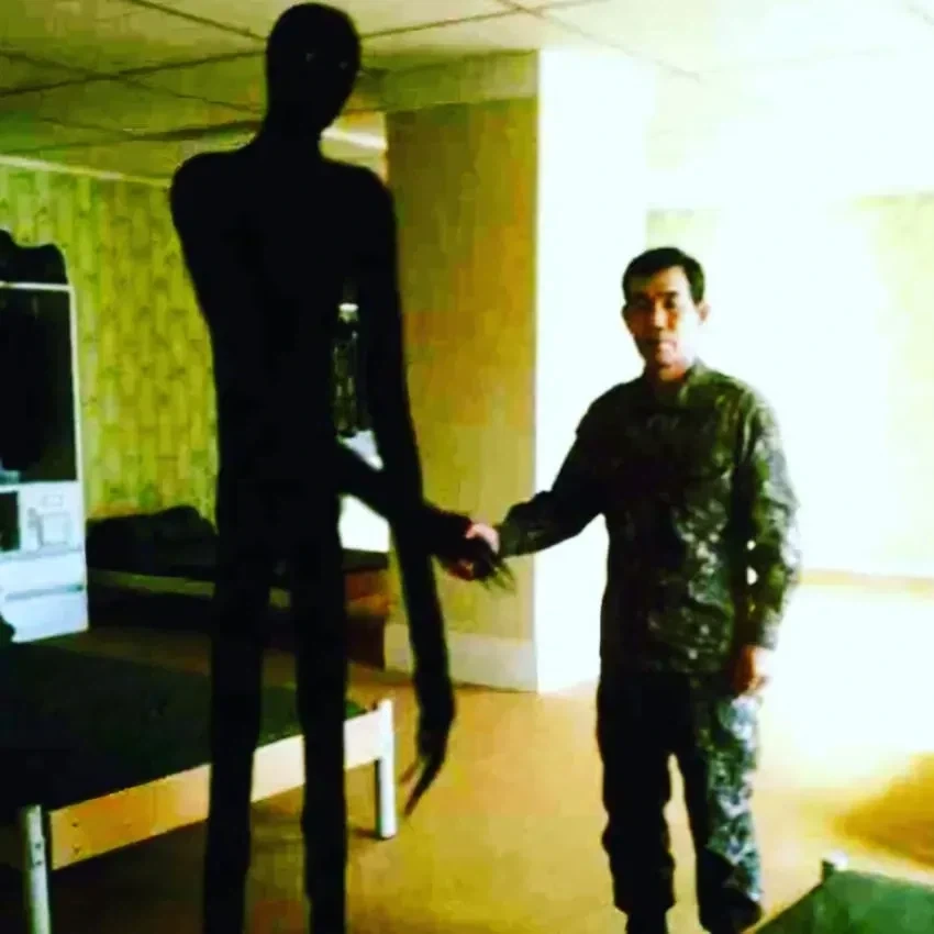 백룸에 떨어진 행보관.jpg_4.webp