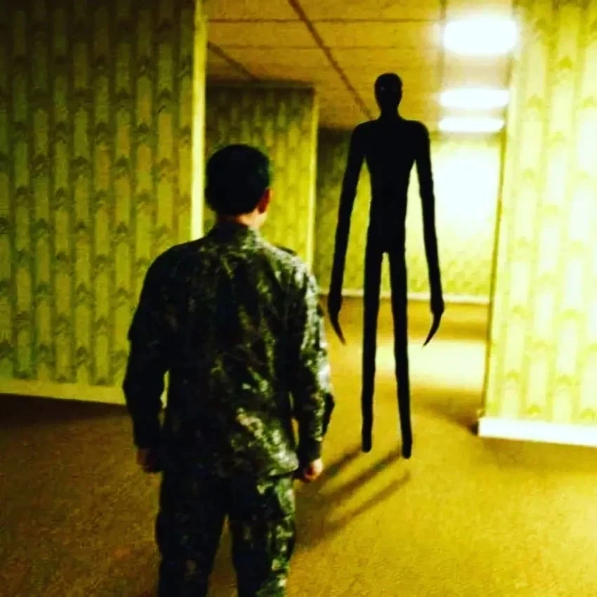 백룸에 떨어진 행보관_2.webp