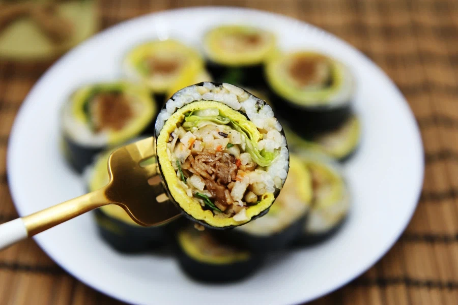 김밥에 오이 들어간 것 싫다는 사람은 많이 봤는데 연근 들어갔다고 싫어하는..._1.webp