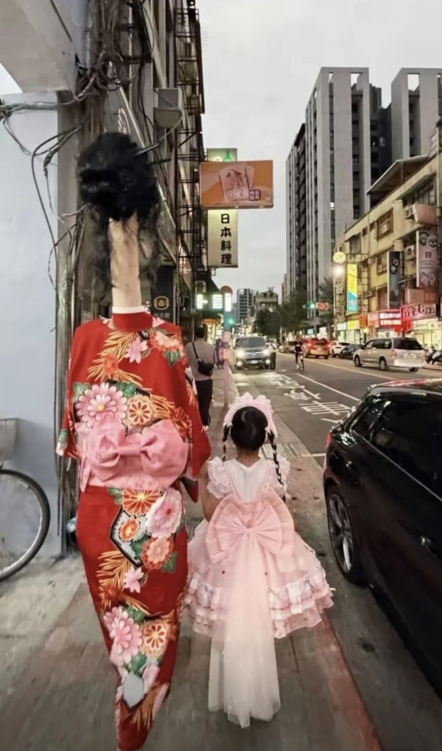 혐) 기절할 자신 있는 할로윈 코스프레_2.webp