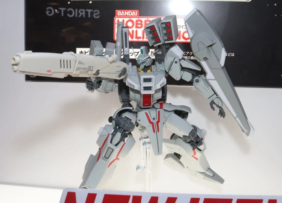 MG 건담 Mk-Ⅴ 연방 컬러 도쿄점 전시 사진_1.webp