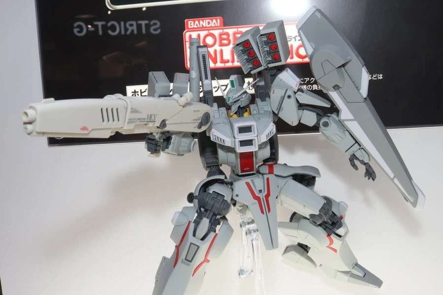 MG 건담 Mk-Ⅴ 연방 컬러 도쿄점 전시 사진_4.webp