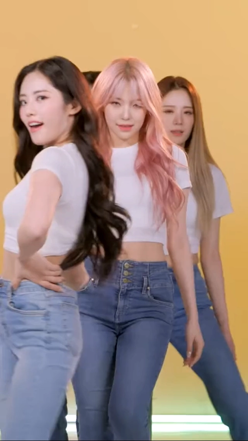 03년생 누나의 몸매 gif_2.webp