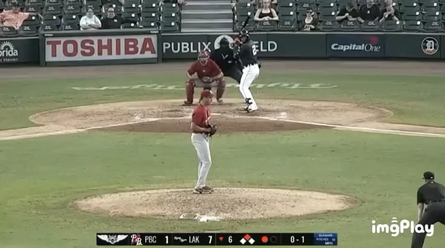 부상 때문에 멸종 되어 간다는 야구의 마구 gif_2.webp