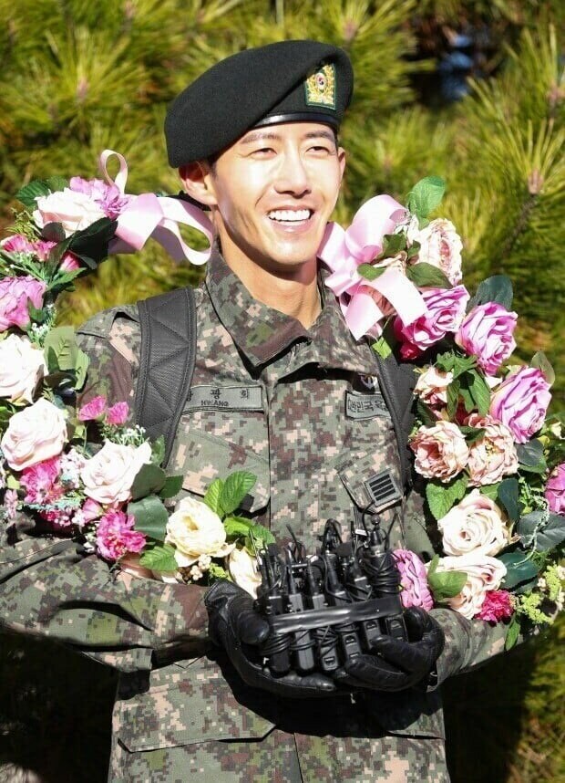 연예인 군복사진 4대장.jpg_3.jpg