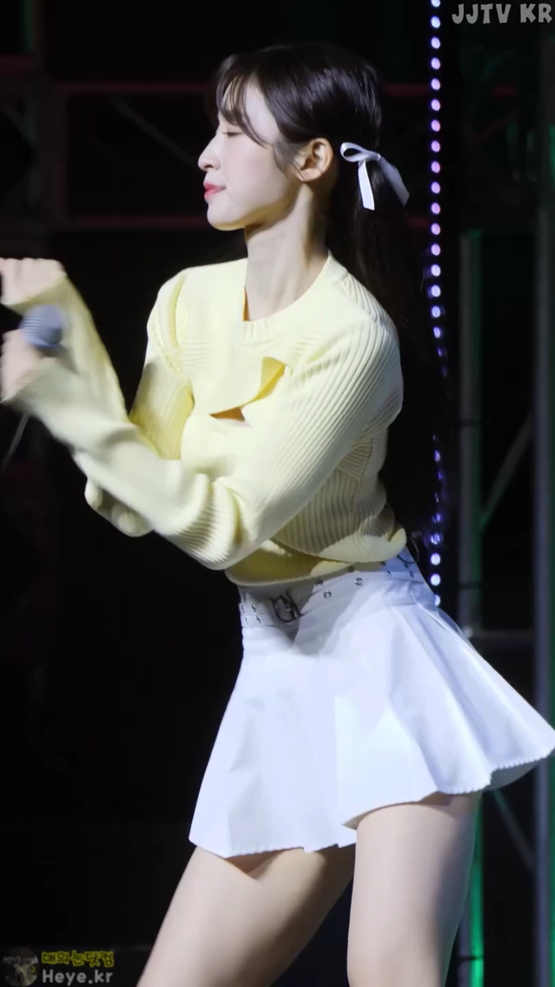 호불호 갈리는 치마 gif_2.webp