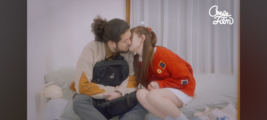 여고생이 아저씨 집에 찾아온 이유_40.jpg