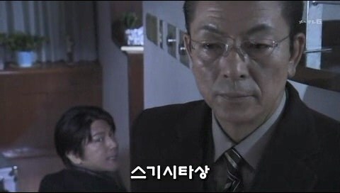 유괴범 수사를 맡은 형사 : 수사를 방해하면 가만두지 않겠어!_27.jpg