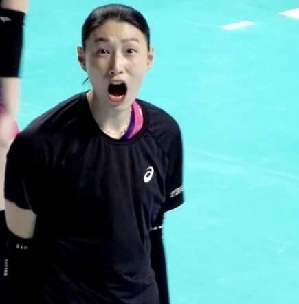 자기 사진 찍는 사람을 응징하는 김연경_3.png