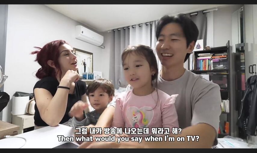 그리스 방송에 나간 그리스 아내.jpg_4.jpg