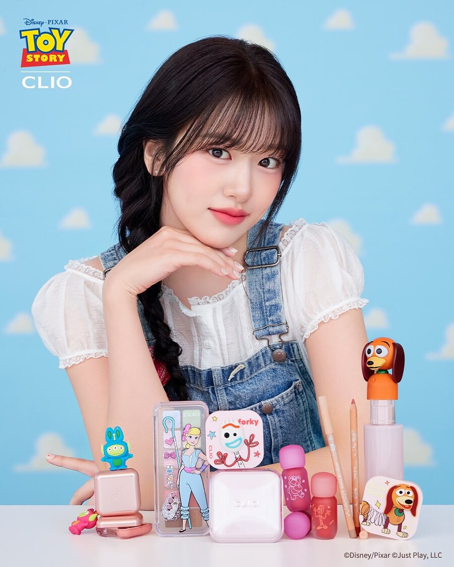 장원영 헬로키티 VS 안유진 토이스토리_6.jpg