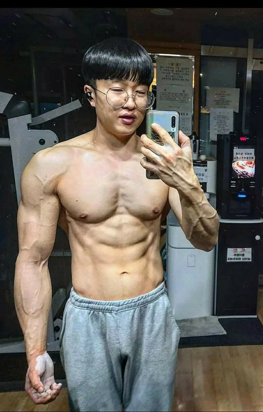 인스타에 몸자랑했을 뿐인데 유명인이된 남자_1.webp