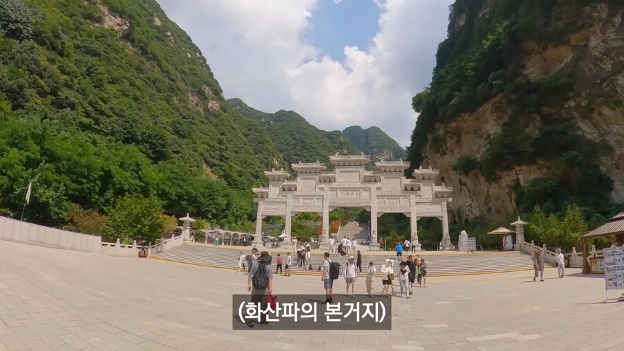 실제 화산에 간 여행 유튜버_2.png