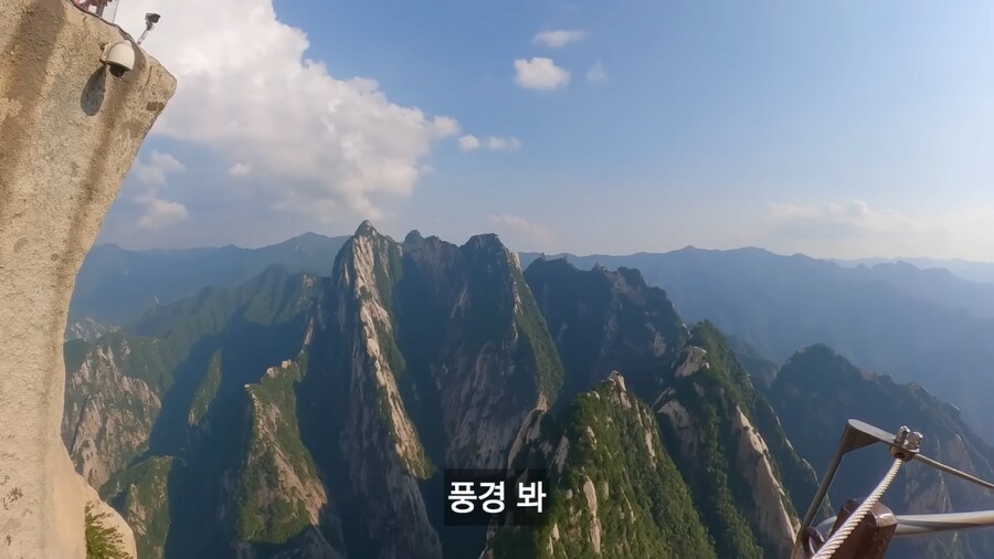 실제 화산에 간 여행 유튜버_4.png