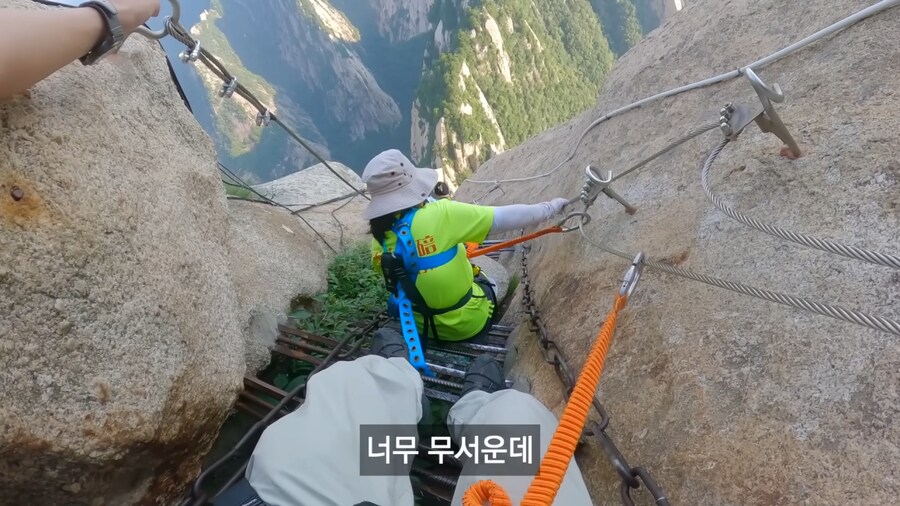 실제 화산에 간 여행 유튜버_7.png