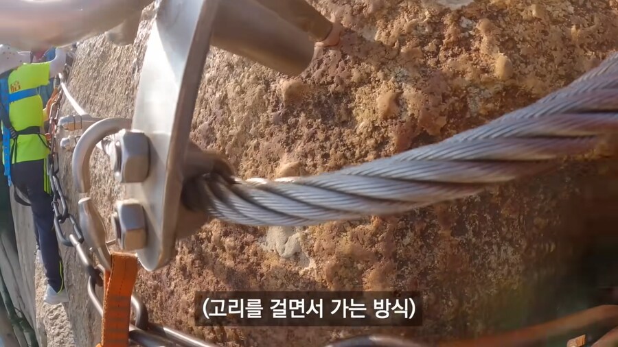 실제 화산에 간 여행 유튜버_8.png