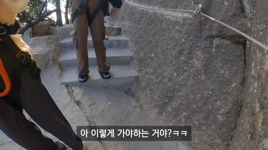 실제 화산에 간 여행 유튜버_18.png