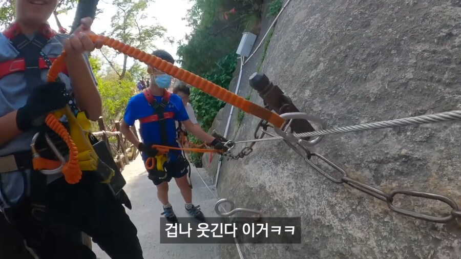 실제 화산에 간 여행 유튜버_20.png