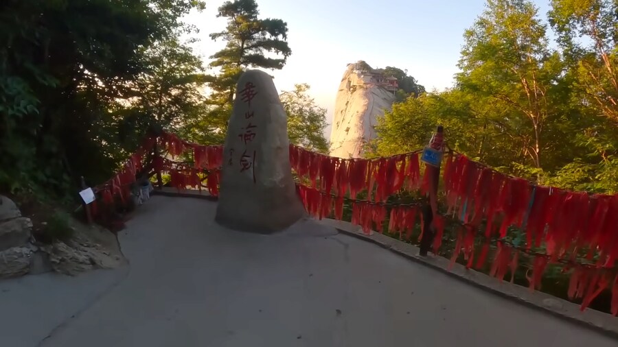 실제 화산에 간 여행 유튜버_26.png