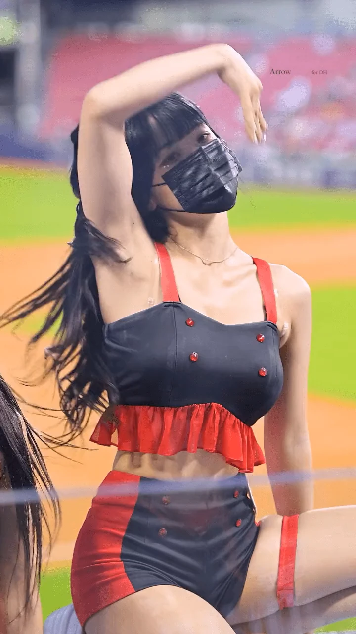 반도의 치어리더 누나 gif_1.webp