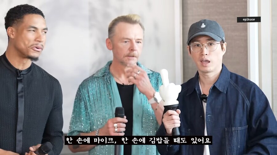 사이먼 페그도 보고 놀란 에픽하이 응원봉_1.png