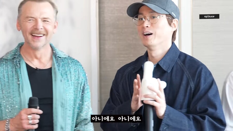 사이먼 페그도 보고 놀란 에픽하이 응원봉_4.png