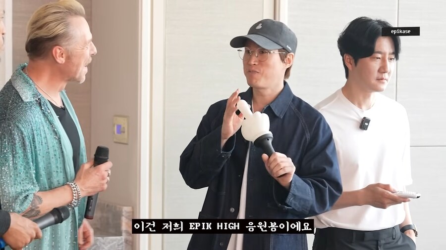 사이먼 페그도 보고 놀란 에픽하이 응원봉_5.png