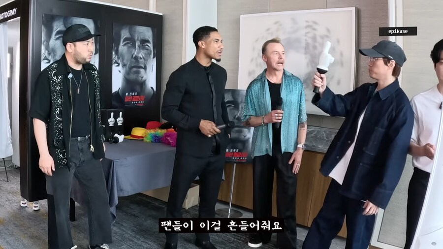 사이먼 페그도 보고 놀란 에픽하이 응원봉_7.png