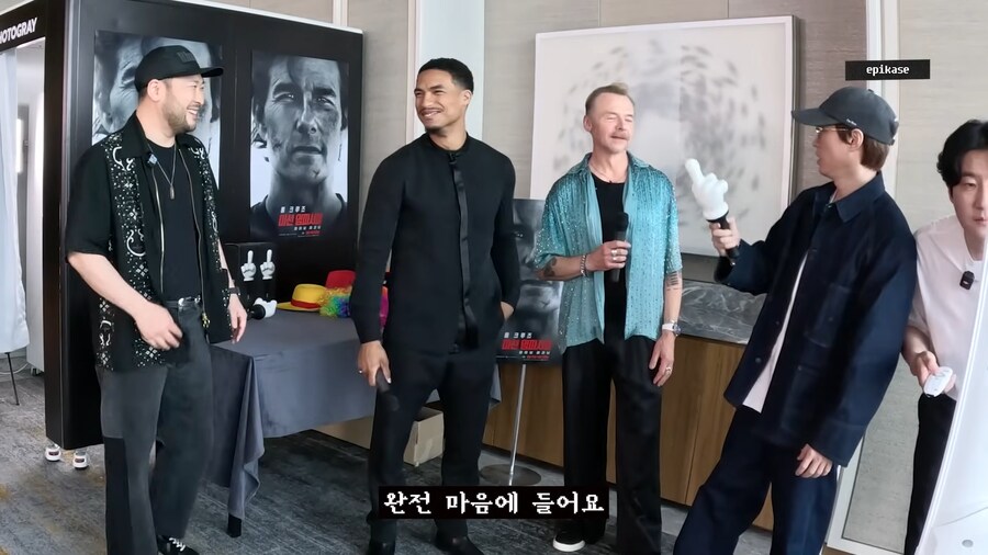사이먼 페그도 보고 놀란 에픽하이 응원봉_8.png