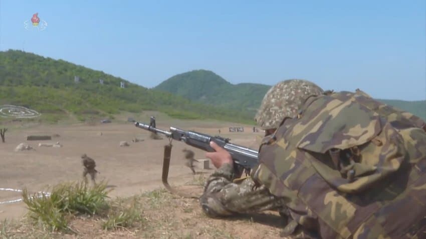 최신 북괴 병종별 전술훈련...jpg_2.jpg