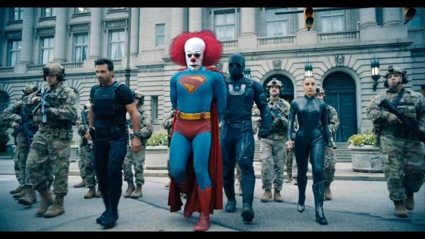 DC) 슈퍼..맨(MAN)...? 저건 인간이 아냐!_4.jpg